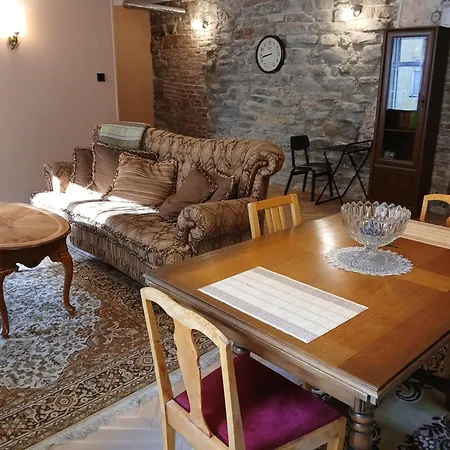 Apartment Saunaga Korter Sisehoovis *
